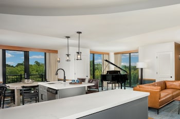 merriweather lakehouse autograph collection