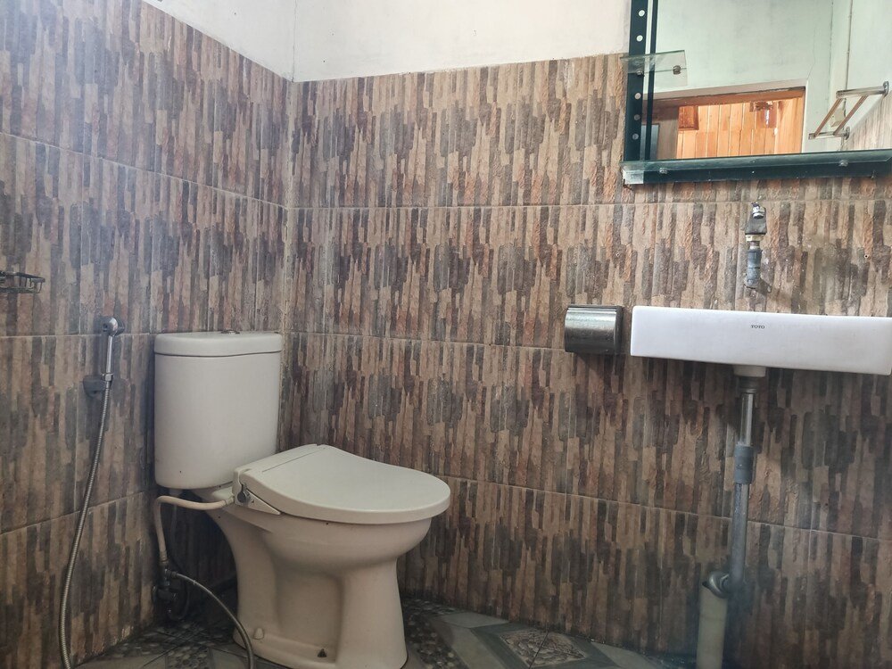 Adk Papandayan Homestay & Tour,In Cisurupan,2.5 star