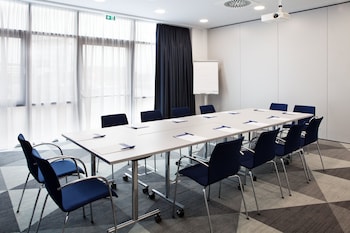 holiday inn express oberhausen an ihg hotel