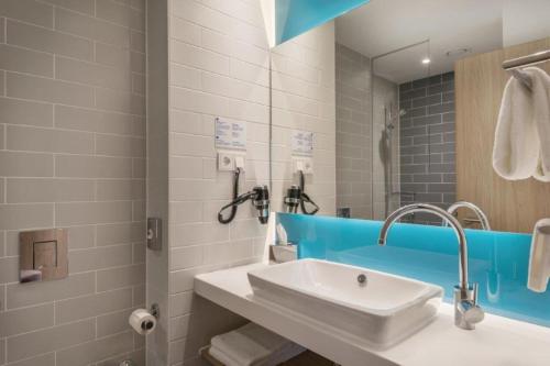 holiday inn express oberhausen an ihg hotel