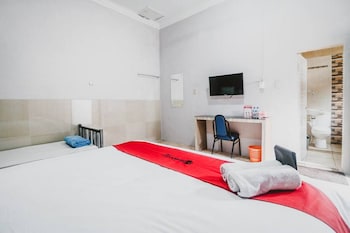 reddoorz near millennium ict center medan