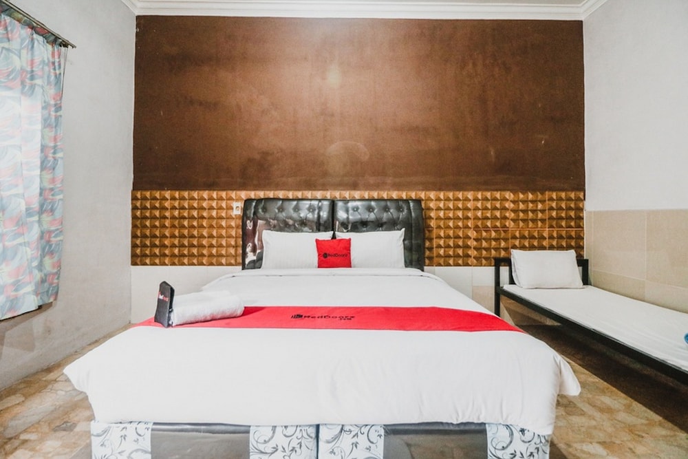 reddoorz near millennium ict center medan