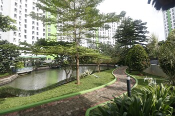 green lake view by reddoorz