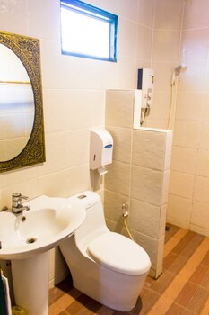 the hub erawan resort