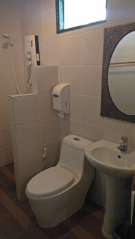 the hub erawan resort