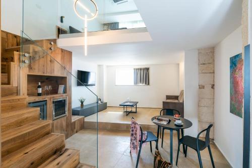 re dionisio luxury suites