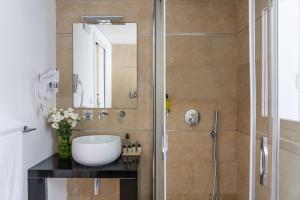 re dionisio luxury suites