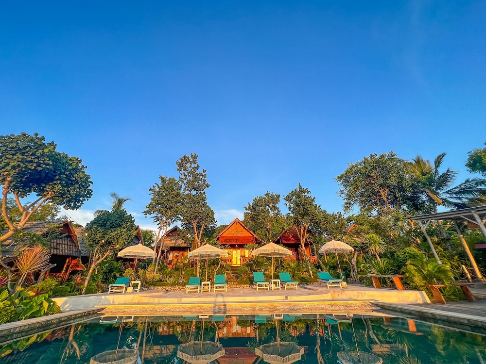sunset hill penida resort