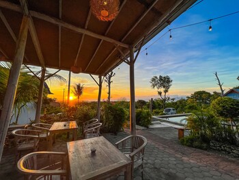 sunset hill penida resort