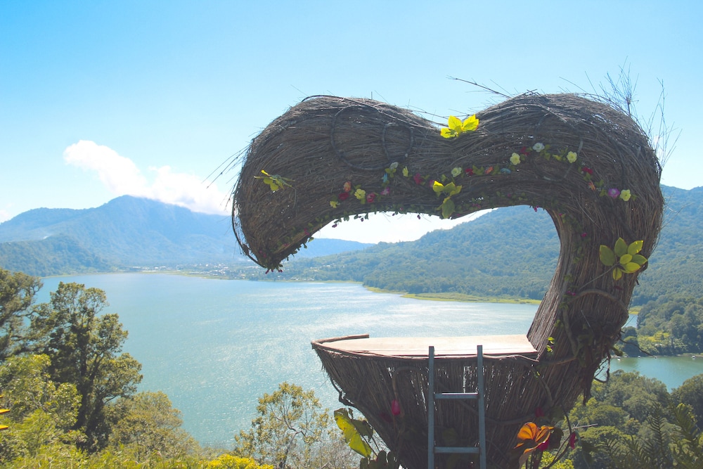 the garuda hotel and restaurant