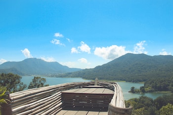 the garuda hotel and restaurant