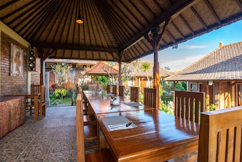 the garuda hotel and restaurant