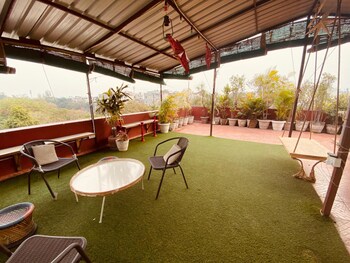 hide in hostel delhi