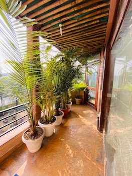 hide in hostel delhi