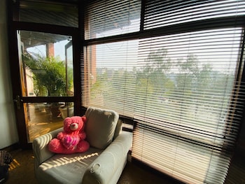 hide in hostel delhi