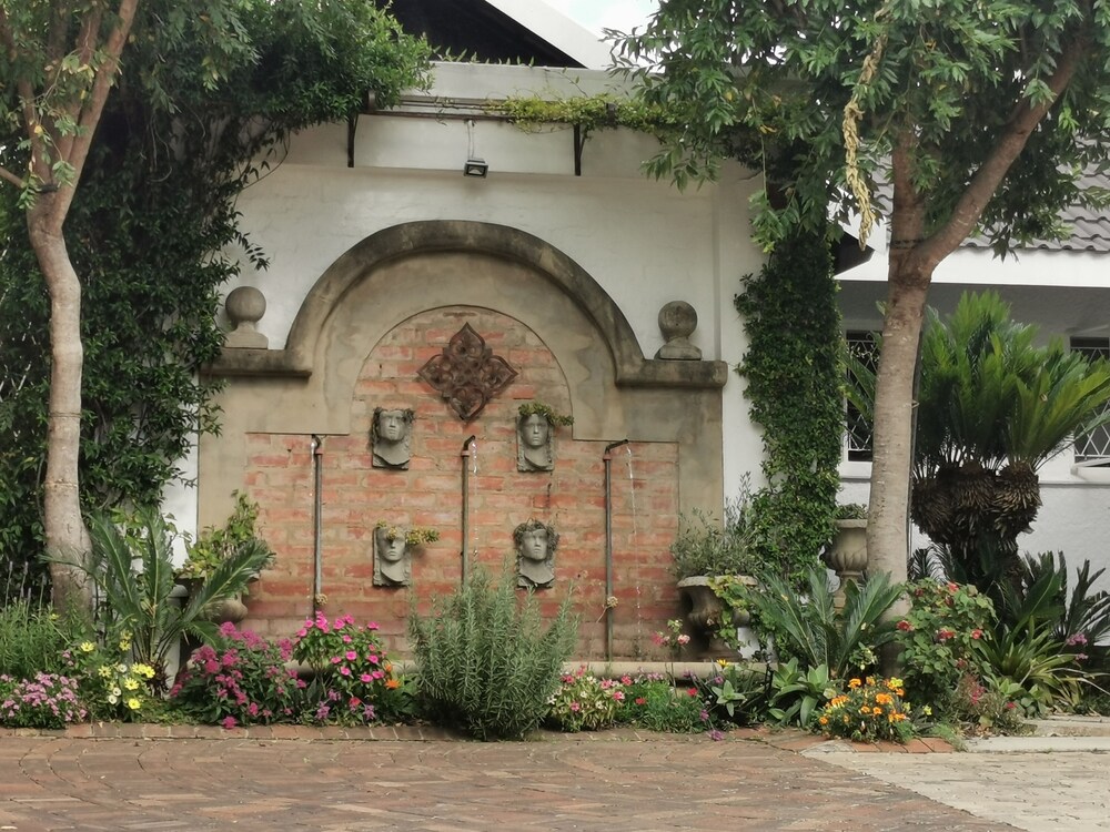 at 98 on lynburn guest house