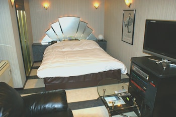 hotel sting adults only