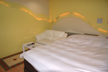 hotel sting adults only