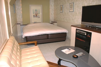 hotel sting adults only