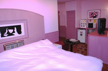 hotel sting adults only