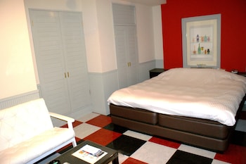 hotel sting adults only