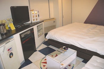 hotel sting adults only