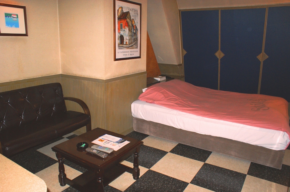 hotel sting adults only