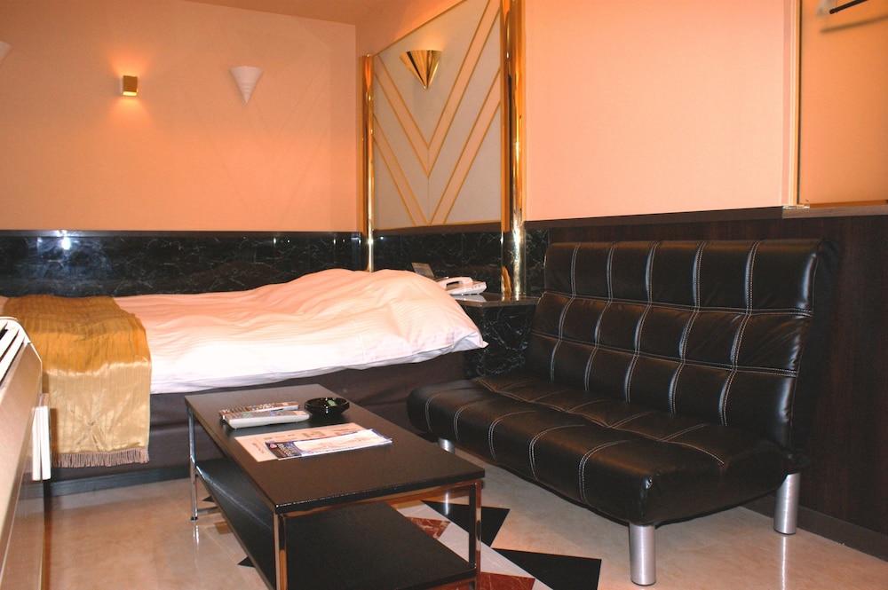 hotel sting adults only