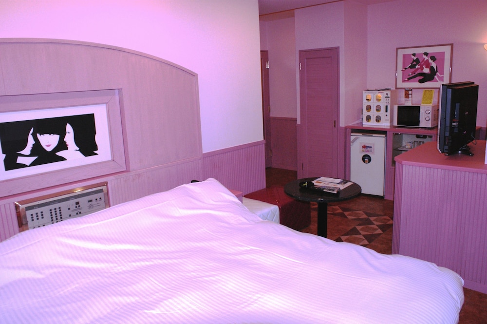 hotel sting adults only