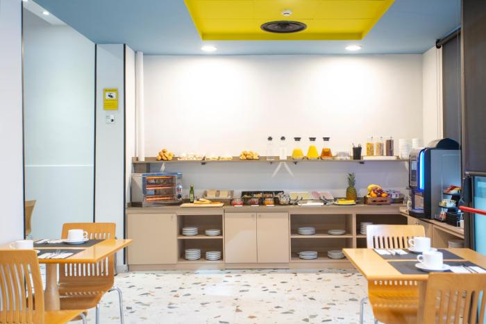 casual colours barcelona hotel