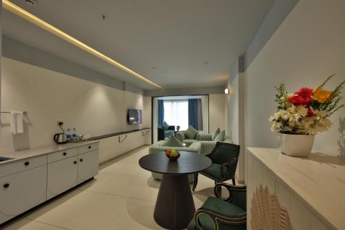 hotel pushpak grande
