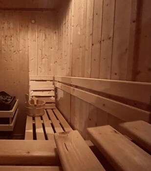 la domitia maison dhotes spa and sauna