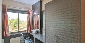 Hotel Radhika,India>>Katni,2 star