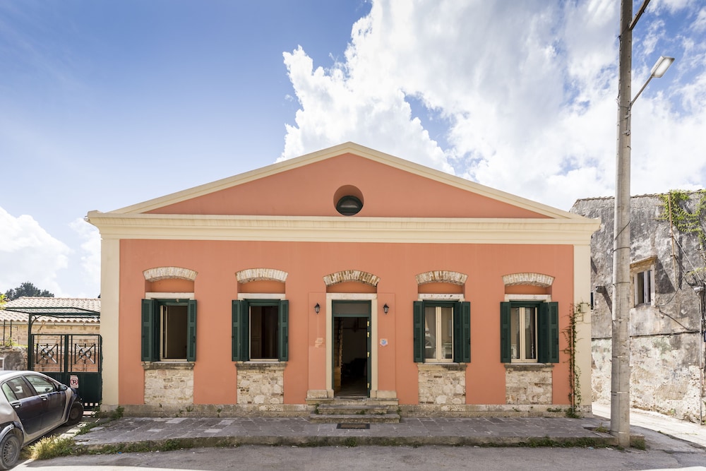 moraitis mansion
