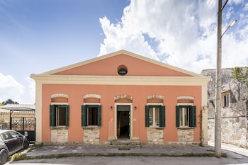 moraitis mansion