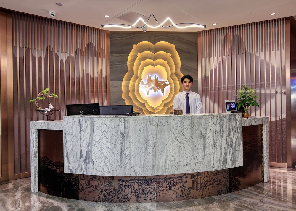 wing hotel guilin central square