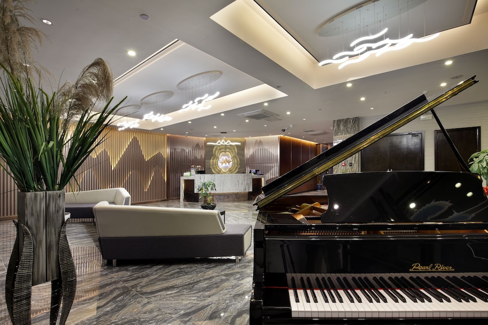 wing hotel guilin central square