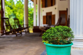 Aqua Nillambe,In Doluwa,3 star