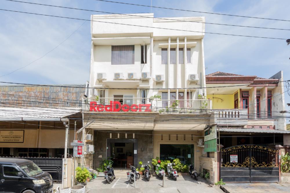 reddoorz raya ngagel 2