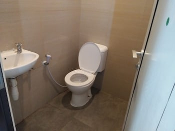 reddoorz raya ngagel 2