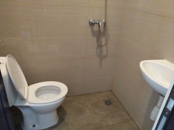 reddoorz raya ngagel 2