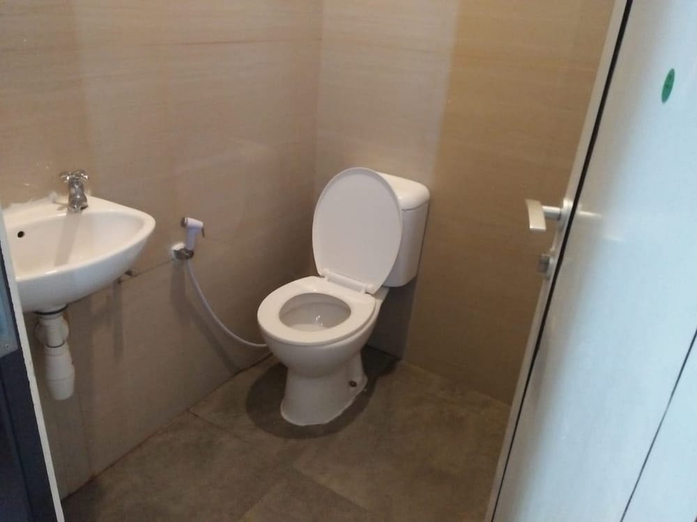 reddoorz raya ngagel 2