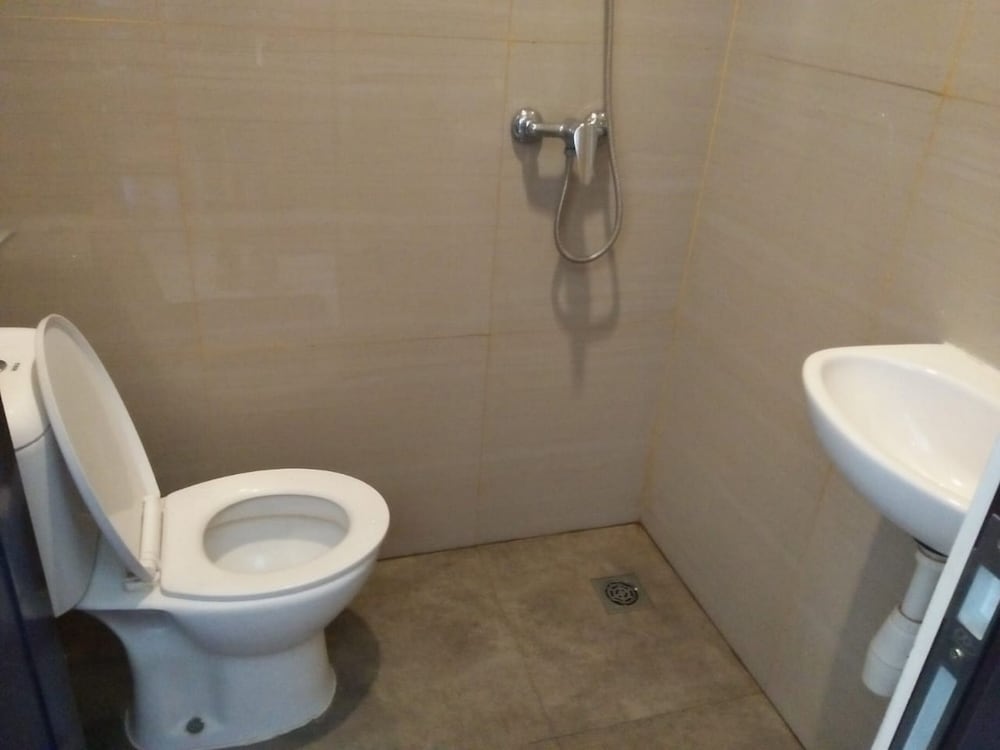 reddoorz raya ngagel 2