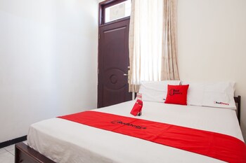 reddoorz raya ngagel 2