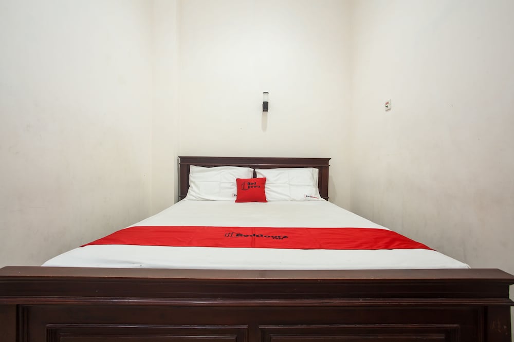 reddoorz raya ngagel 2