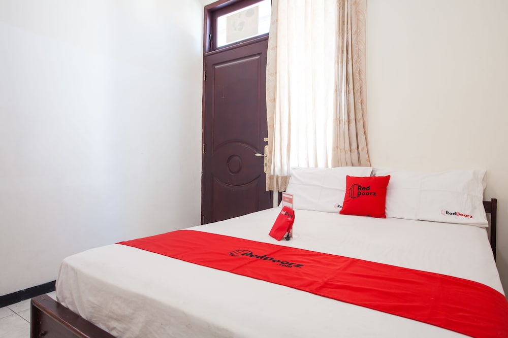 reddoorz raya ngagel 2