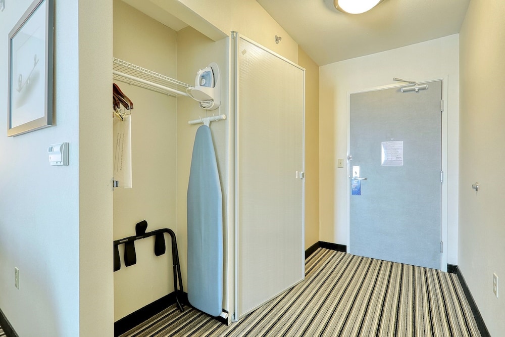 holiday inn express and suites batavia darien lake