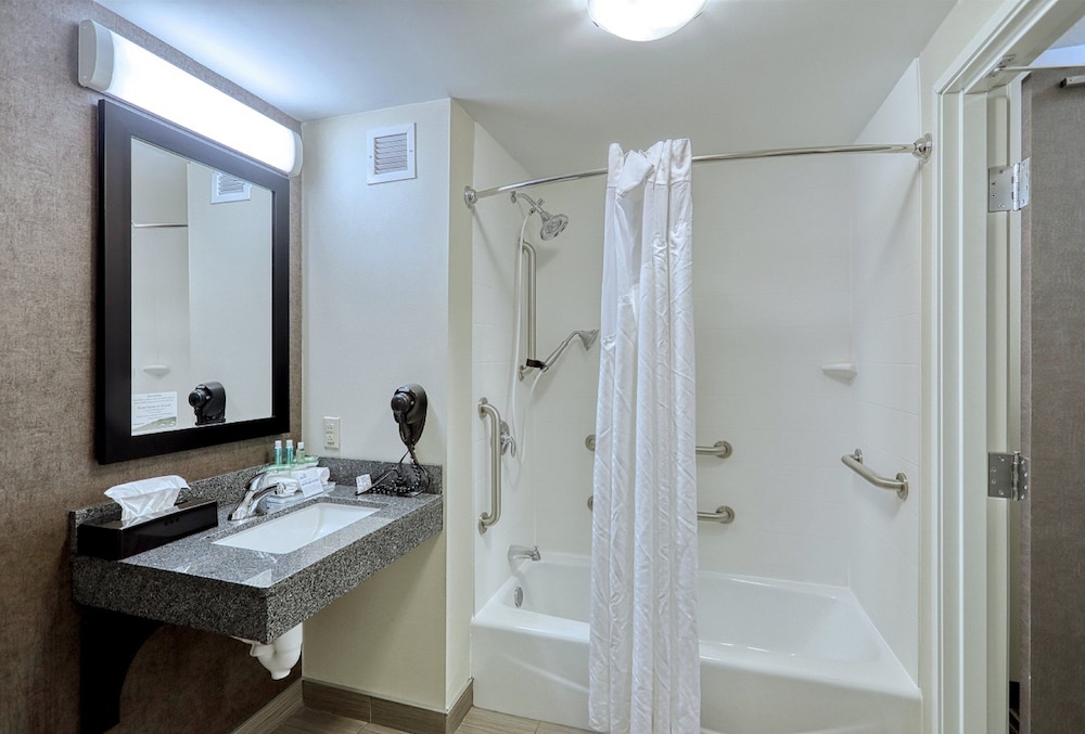 holiday inn express and suites batavia darien lake