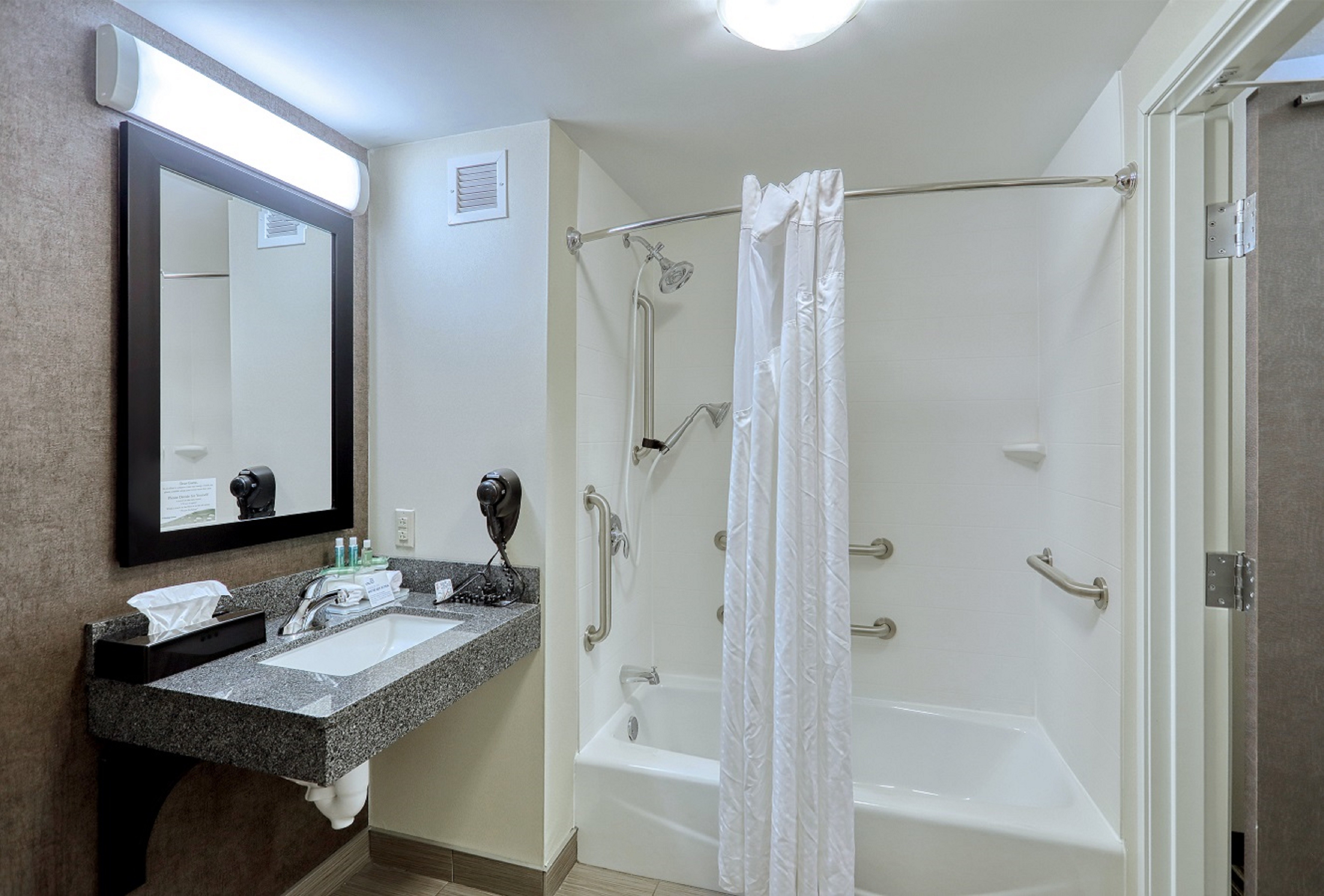 holiday inn express and suites batavia darien lake