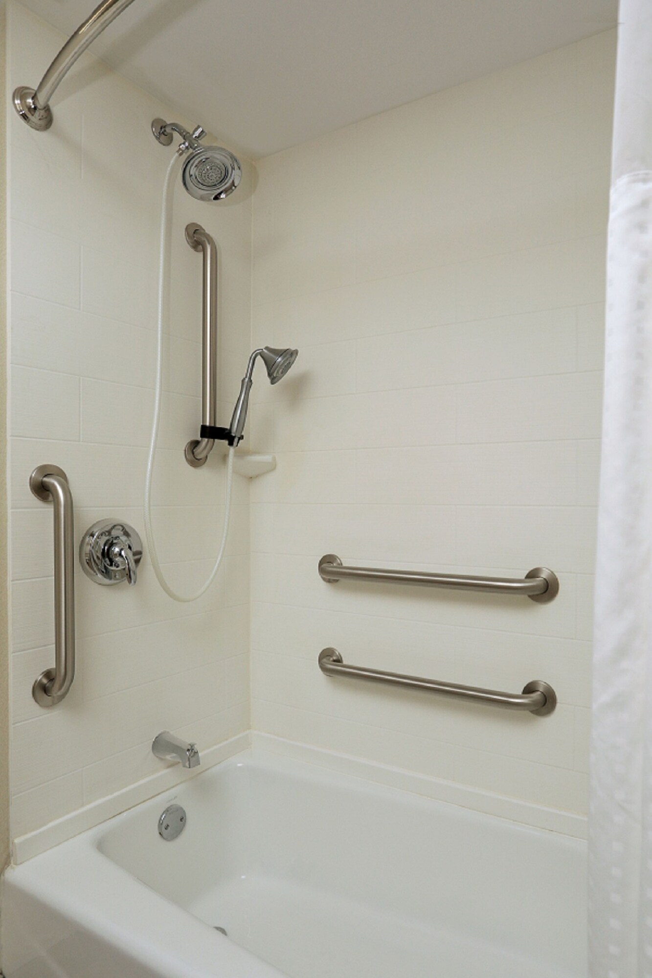 holiday inn express and suites batavia darien lake
